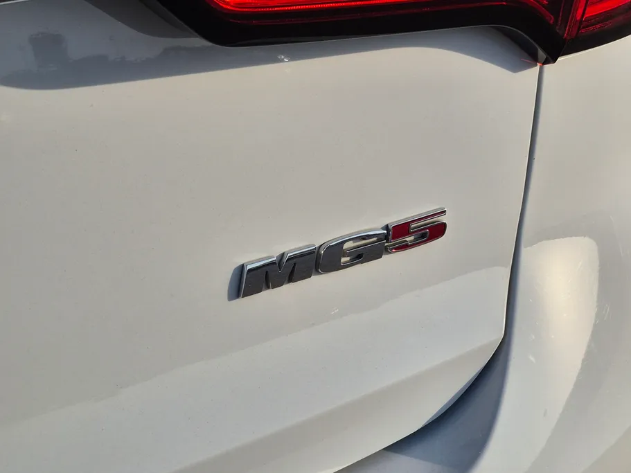 2023 MG 5 LUX 