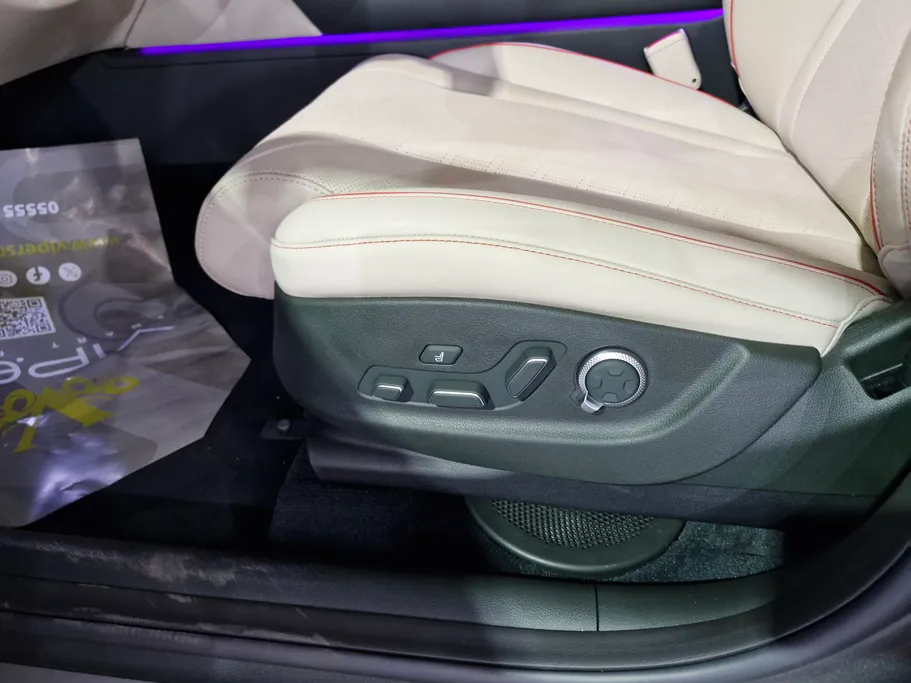 2025 Genesis GV80 Premium