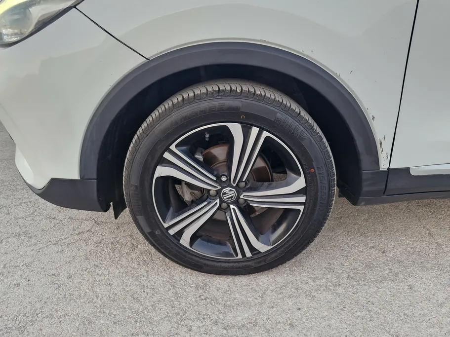 2023 MG ZS LUX