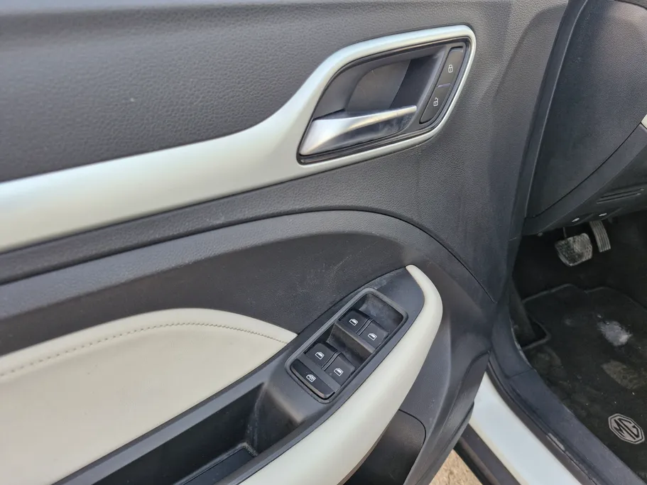 2023 MG ZS LUX
