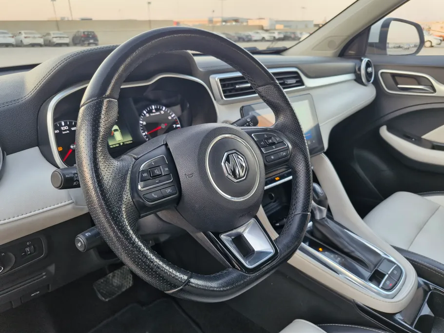 2023 MG ZS LUX