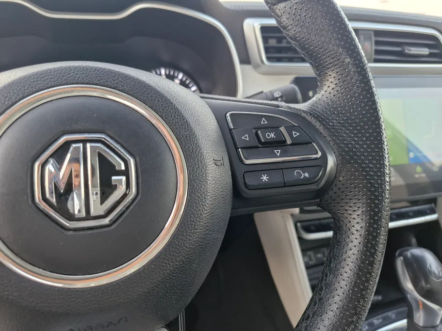 2023 MG ZS LUX