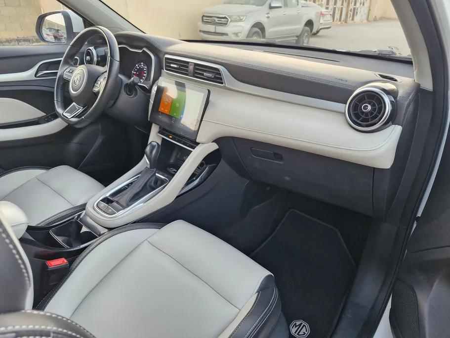 2023 MG ZS LUX
