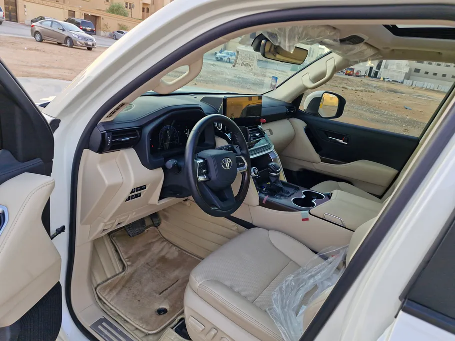 تويوتا لاندكروزر GXR4 2025
