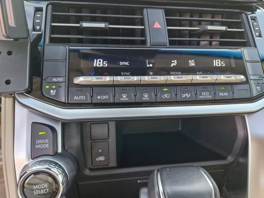 تويوتا لاندكروزر GXR4 2025