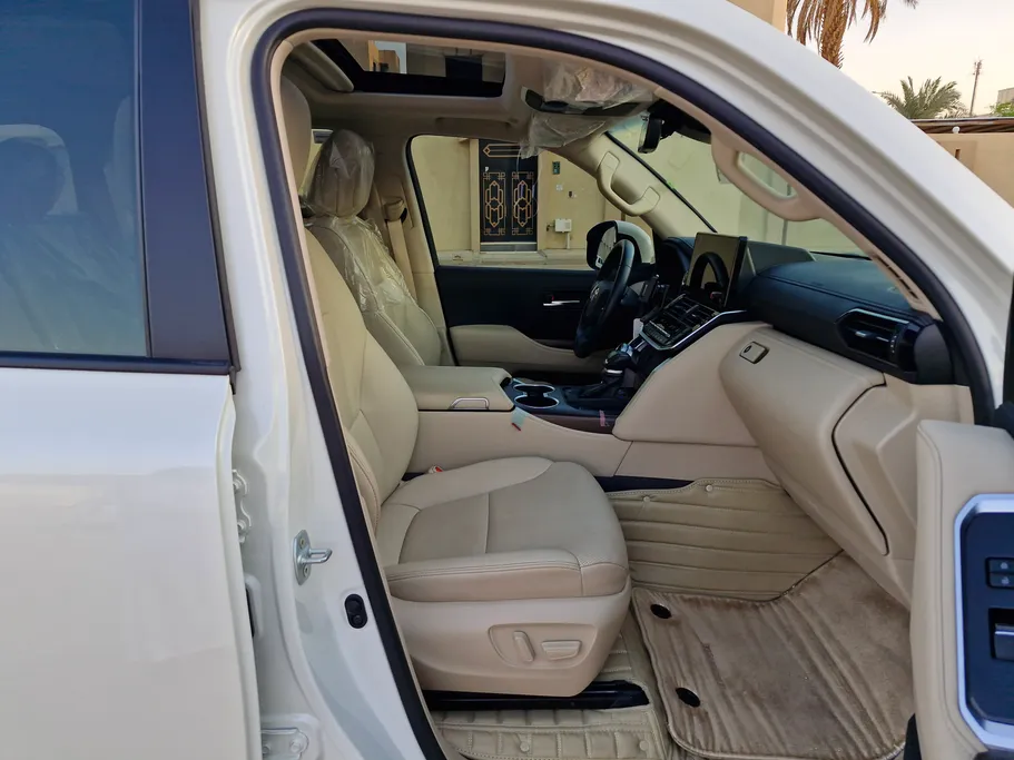 تويوتا لاندكروزر GXR4 2025