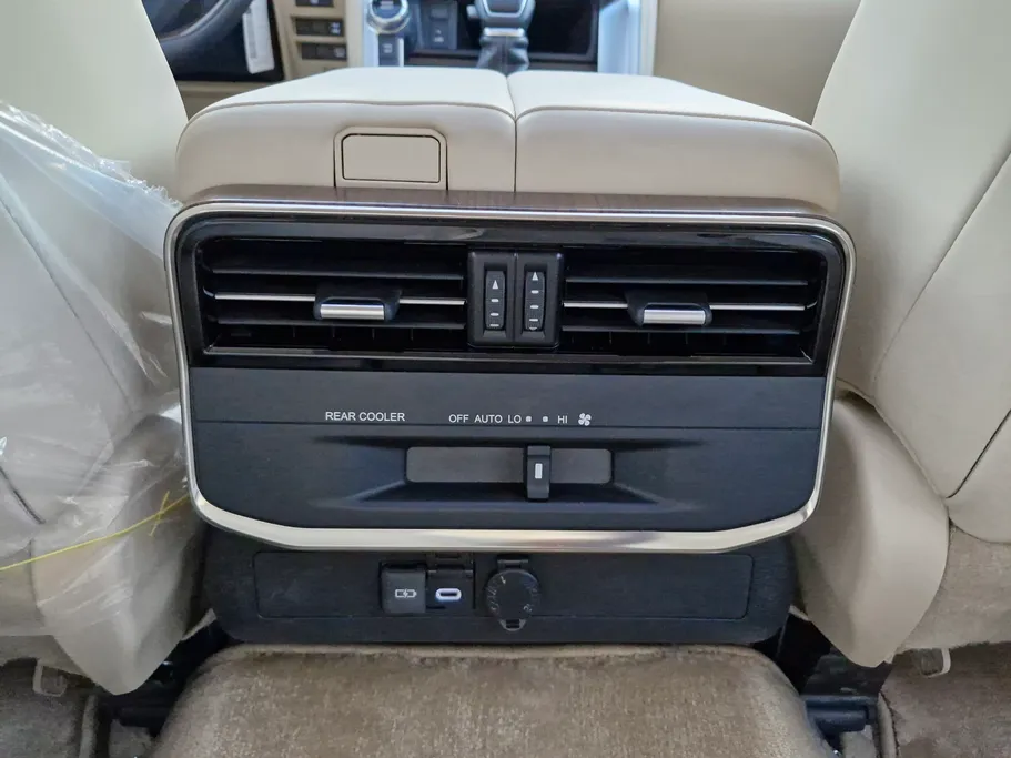 تويوتا لاندكروزر GXR4 2025