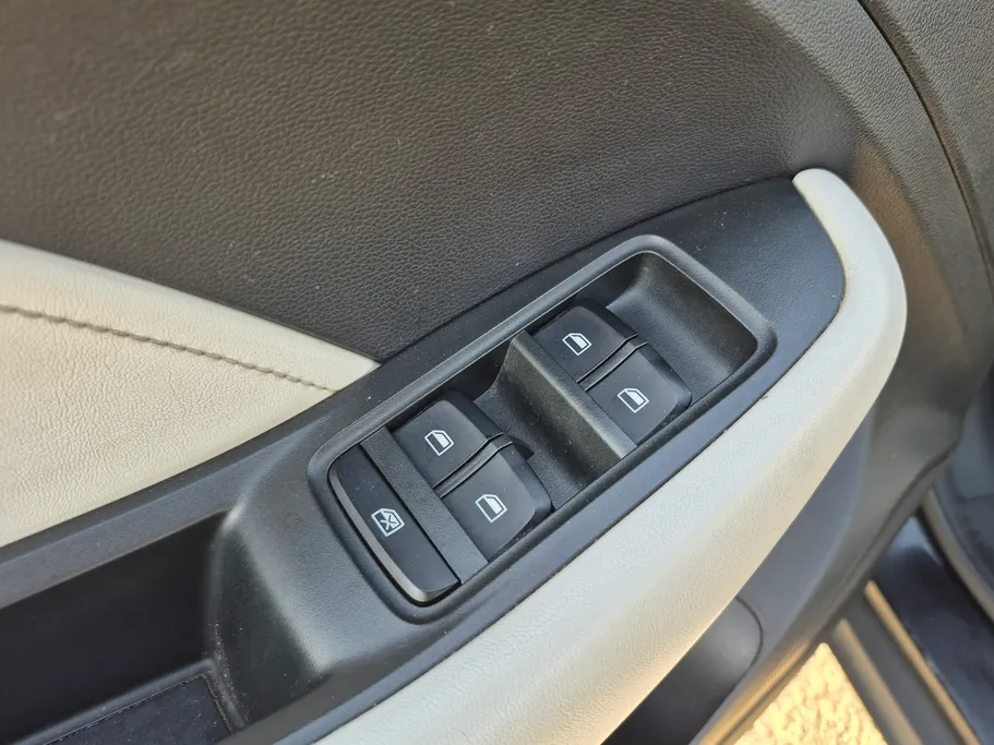 2023 MG ZS LUX 