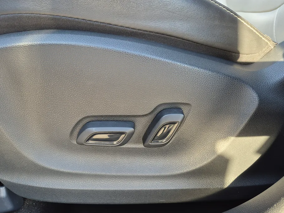 2023 MG ZS LUX 