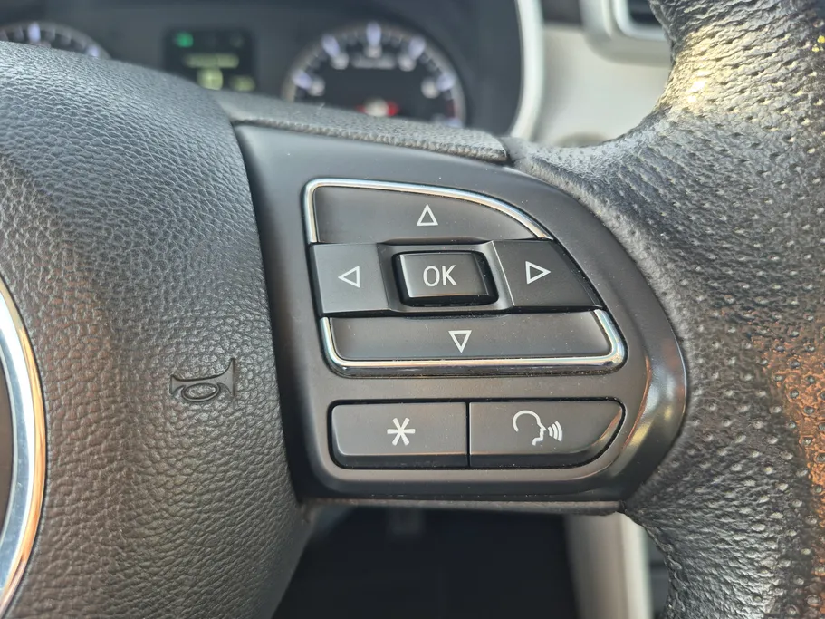 2023 MG ZS LUX 
