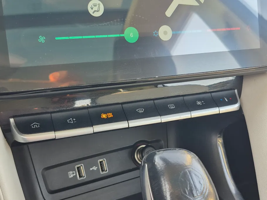 2023 MG ZS LUX 