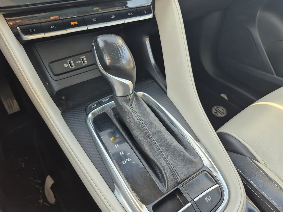 2023 MG ZS LUX 