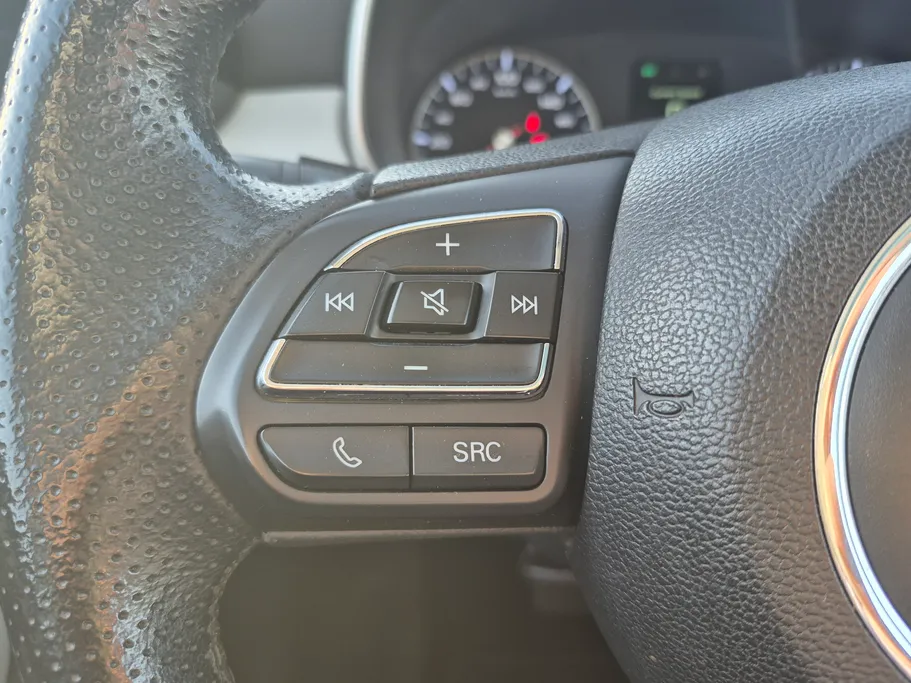 2023 MG ZS LUX 