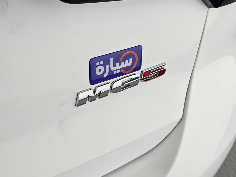 ام جي 5 STD 2023 