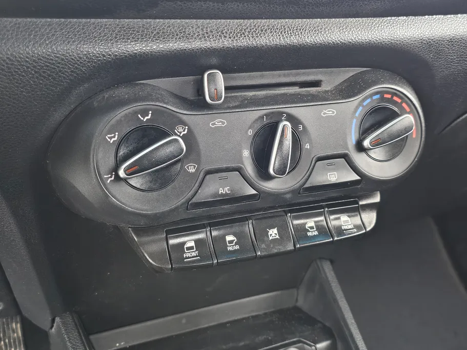 2022 Kia Pegas LX 