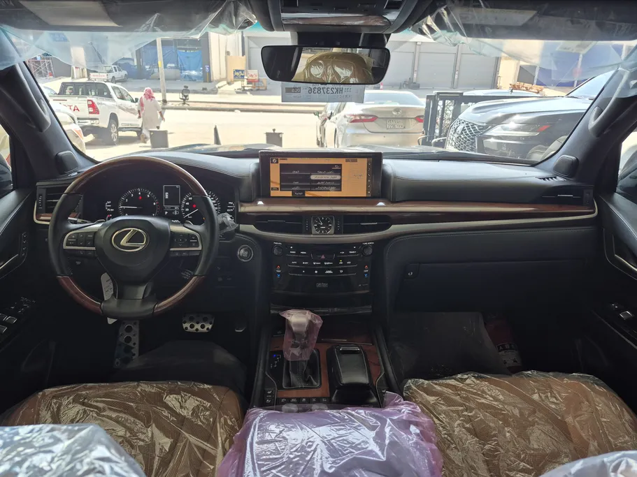 2021 Lexus LX 570 Black Ed. 