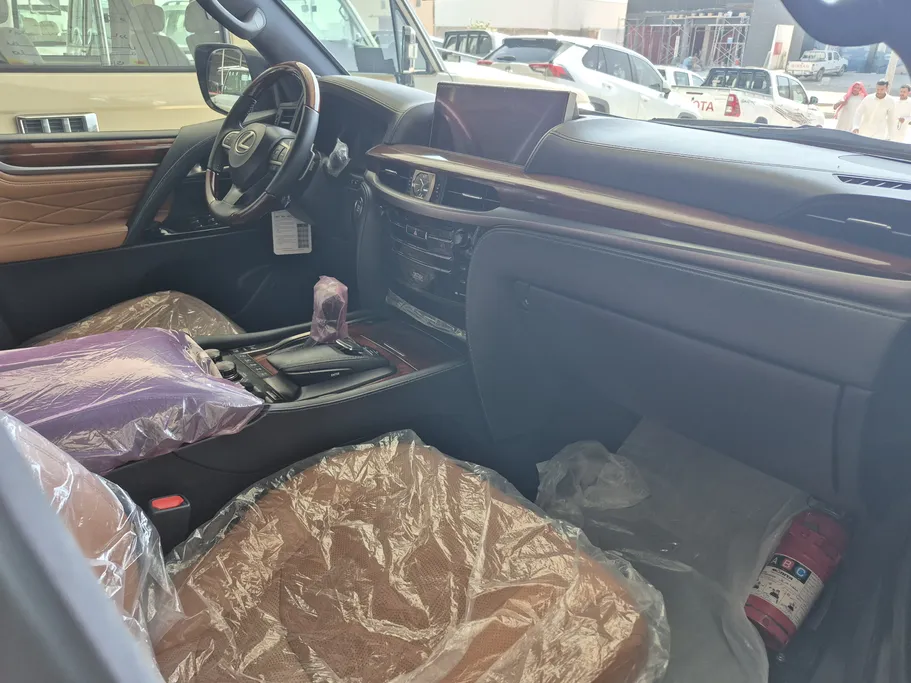 2021 Lexus LX 570 Black Ed. 