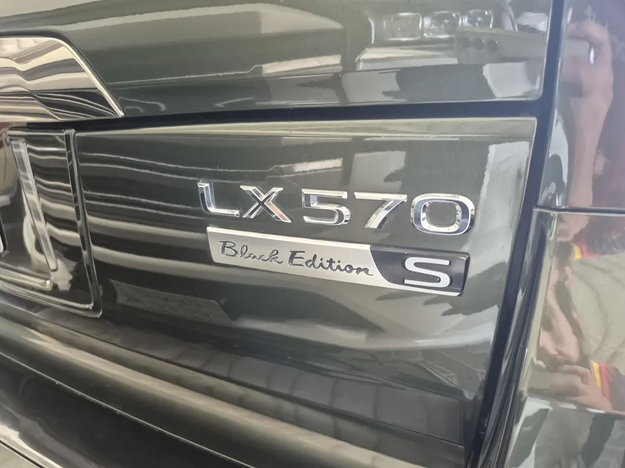 2021 Lexus LX 570 Black Ed. 
