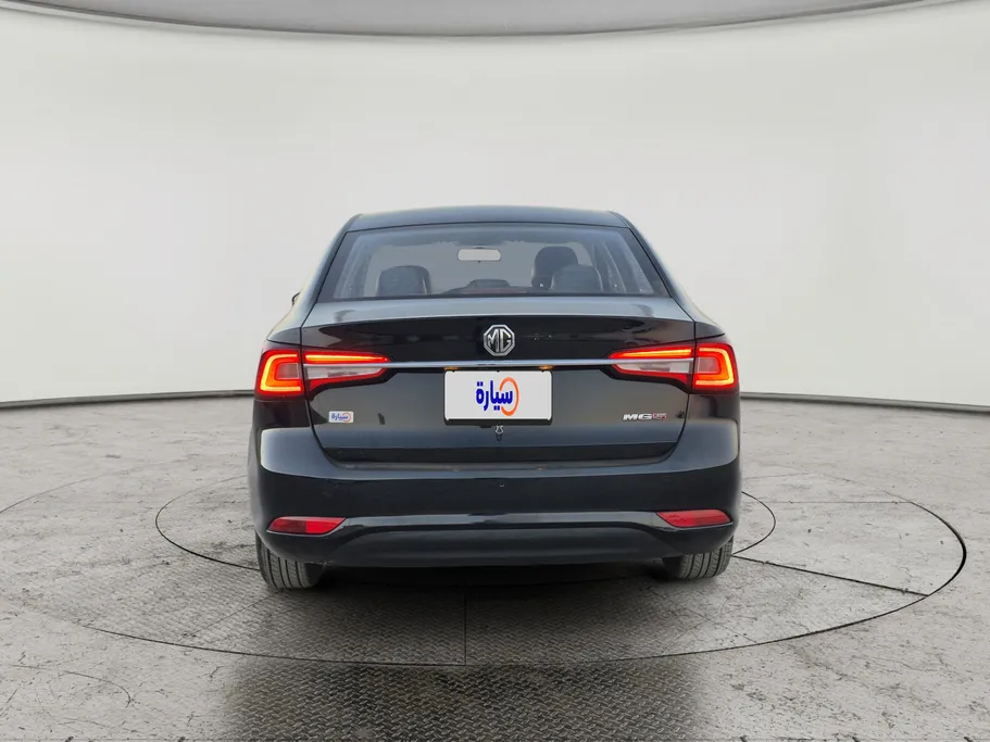 ام جي 5 LUX 2023 