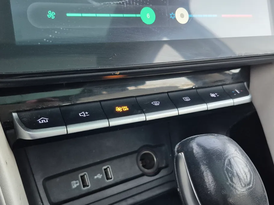 2022 MG ZS LUX 