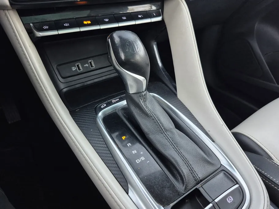 2022 MG ZS LUX 