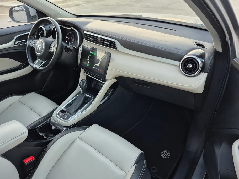 2022 MG ZS LUX 