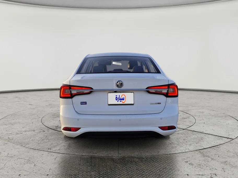 ام جي 5 LUX 2023 