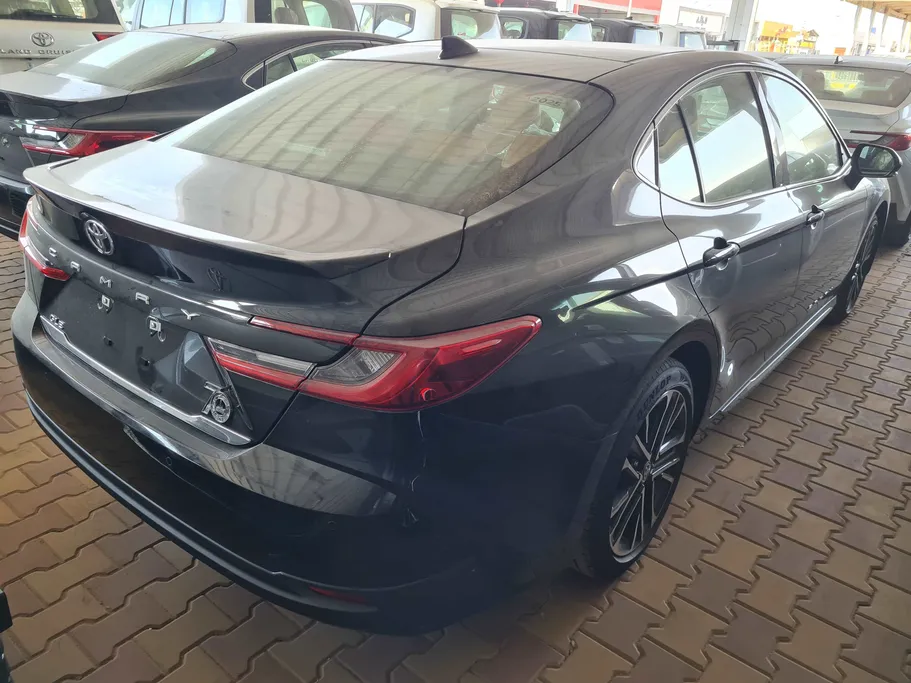 2025 Toyota Camry  GLE
