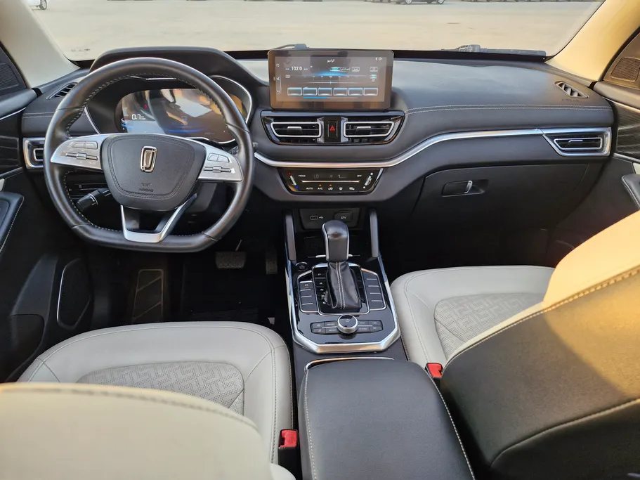 2022 FAW Bestune T33 Premium