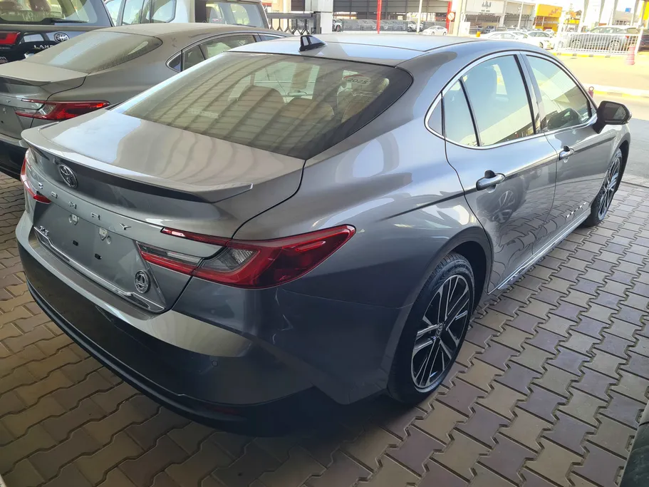 2025 Toyota Camry  GLE