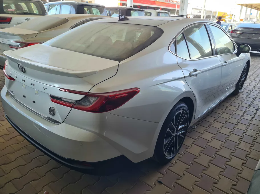 2025 Toyota Camry  GLE