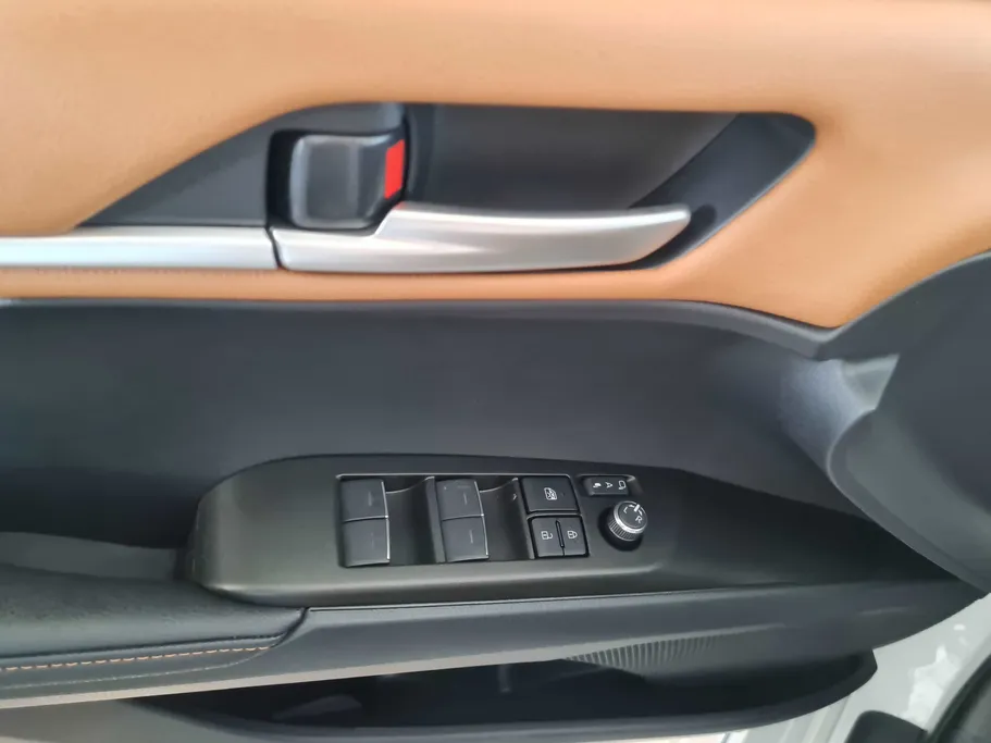 2025 Toyota Camry  GLE