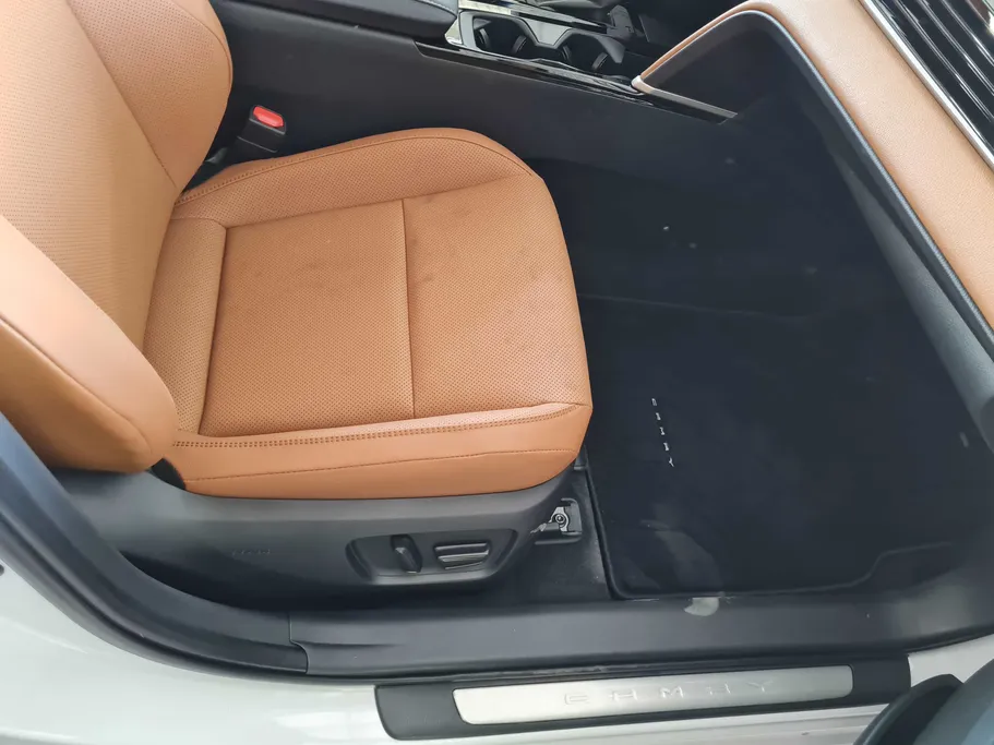 2025 Toyota Camry  GLE