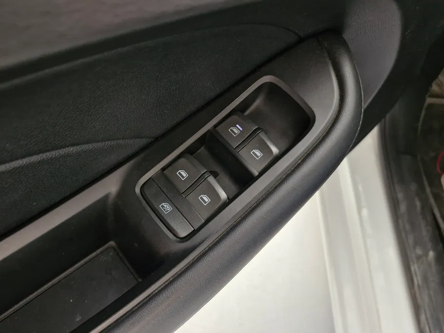 ام جي 5 LUX 2023 