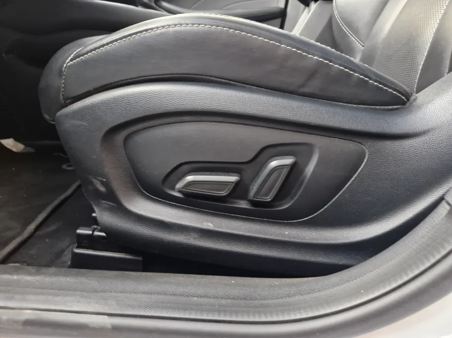 ام جي 5 LUX 2023 