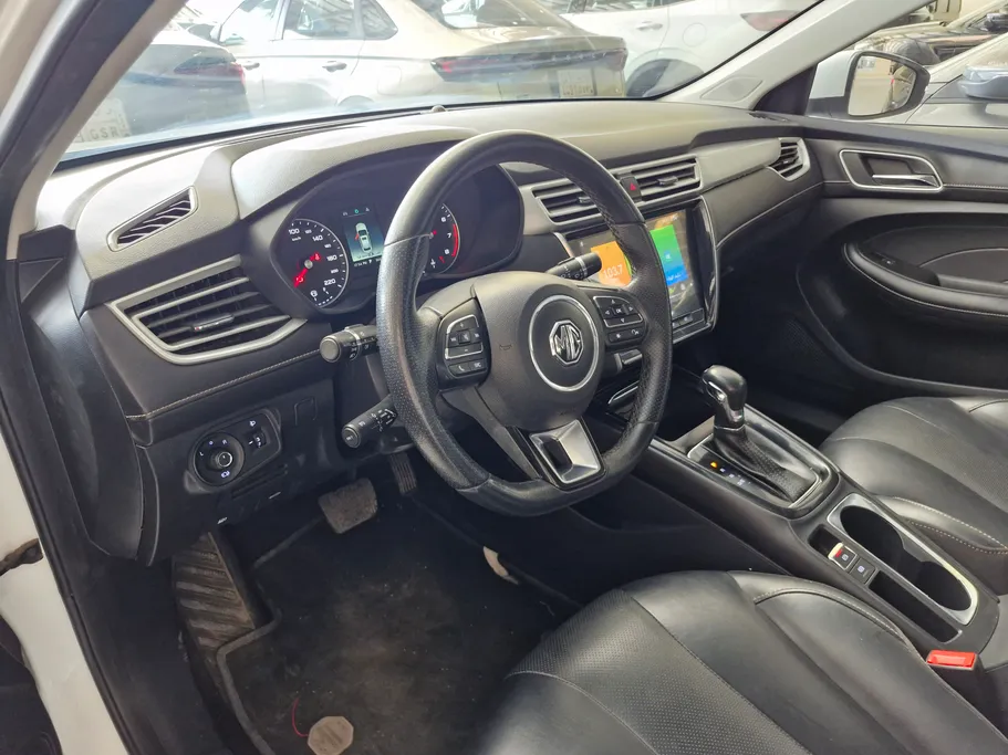 ام جي 5 LUX 2023 