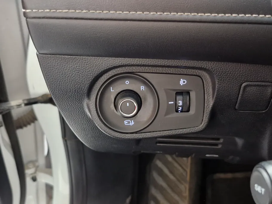 ام جي 5 LUX 2023 