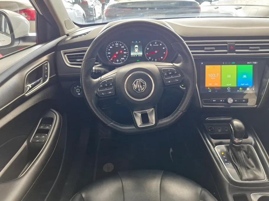 ام جي 5 LUX 2023 