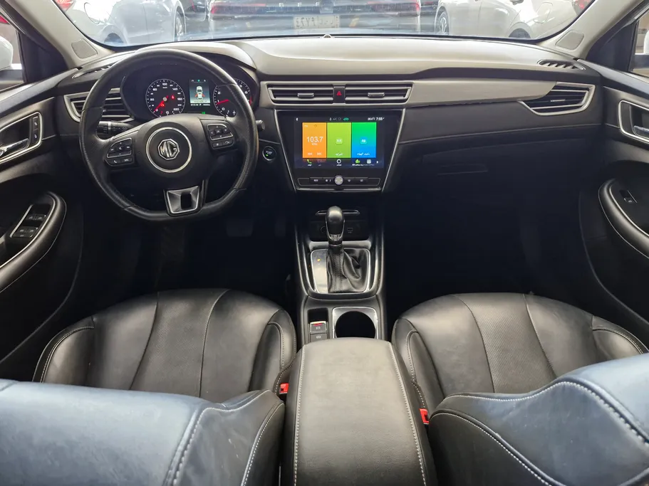 ام جي 5 LUX 2023 