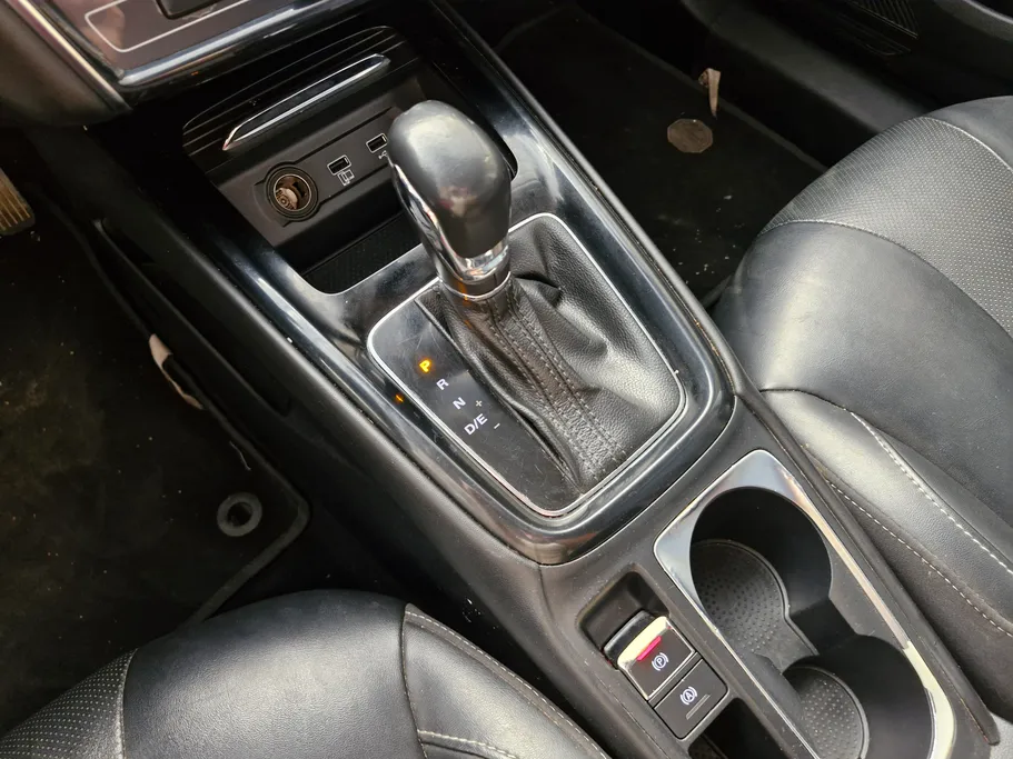 ام جي 5 LUX 2023 