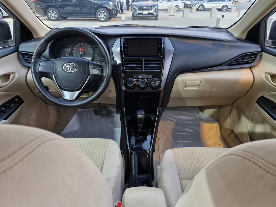 2022 Toyota Yaris  Y 