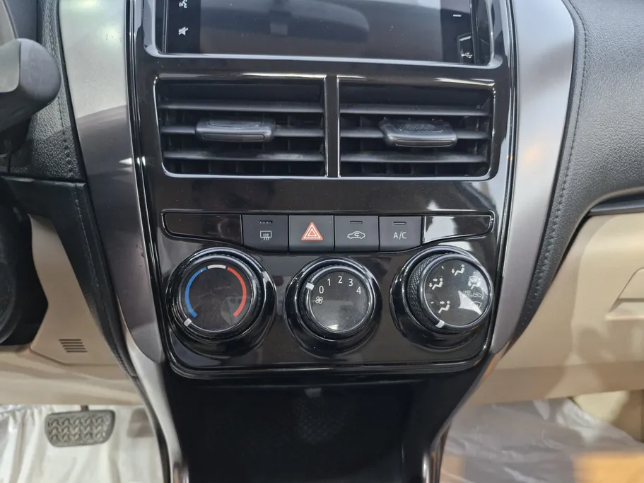 2022 Toyota Yaris  Y 