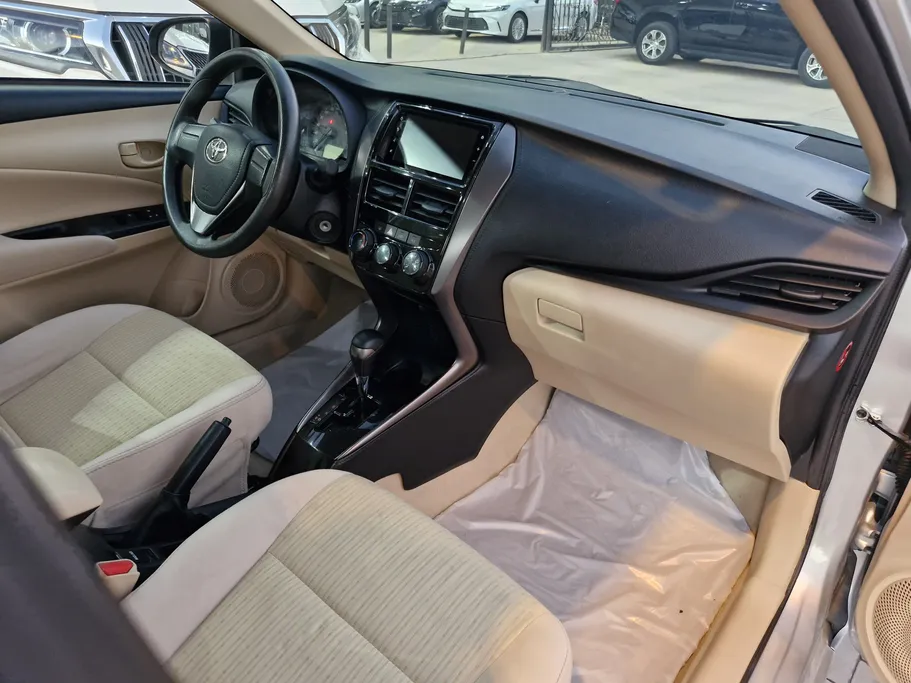 2022 Toyota Yaris  Y 