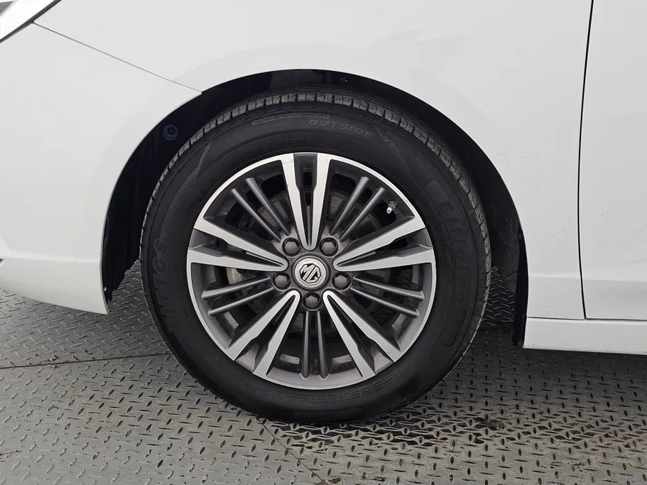 2023 MG 5 LUX