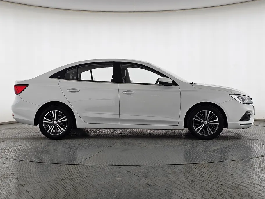 2023 MG 5 LUX