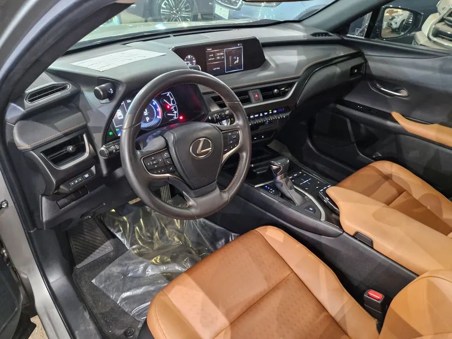 لكزس UX 200 AA Elegant 2021