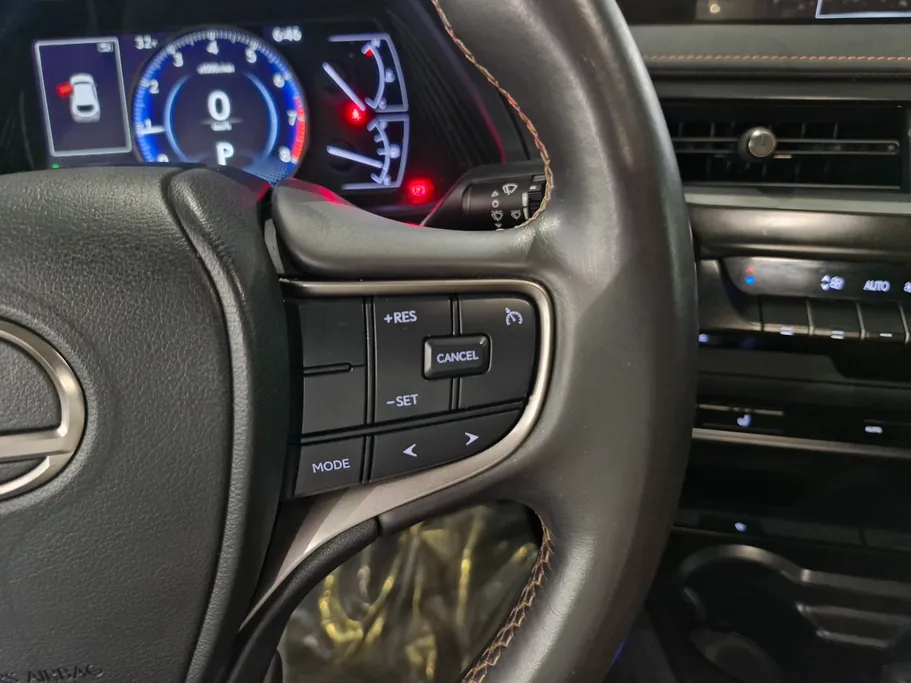 لكزس UX 200 AA Elegant 2021