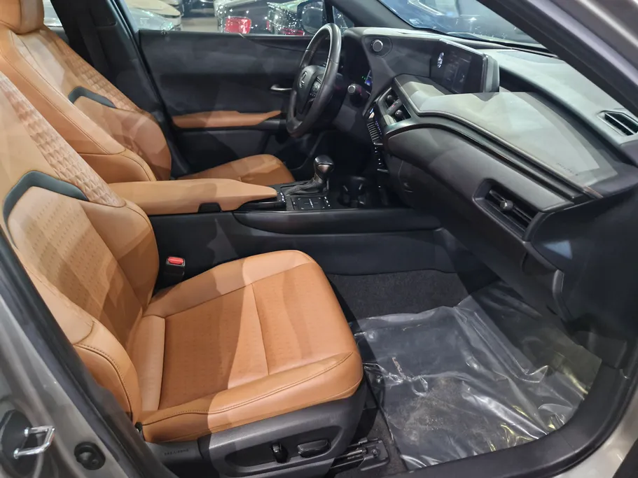 لكزس UX 200 AA Elegant 2021