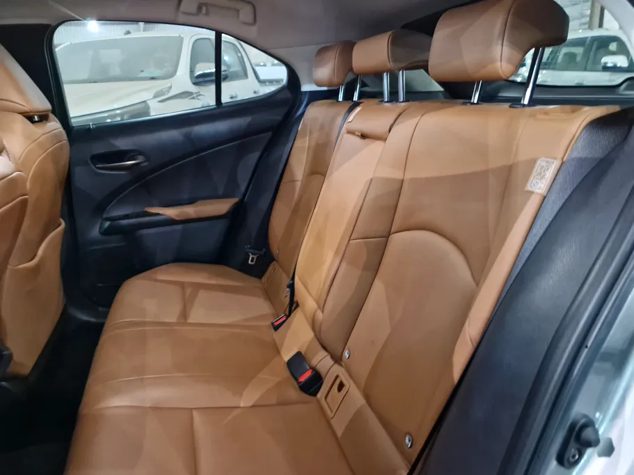 لكزس UX 200 AA Elegant 2021