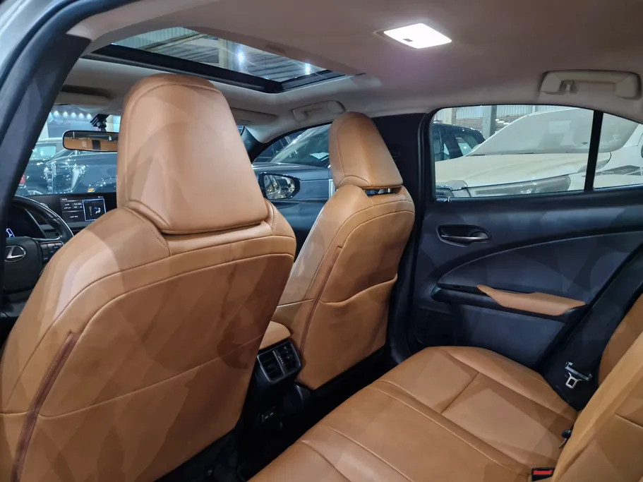 لكزس UX 200 AA Elegant 2021